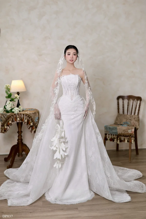 Váy cưới DP037 thân ren ôm với tà dài